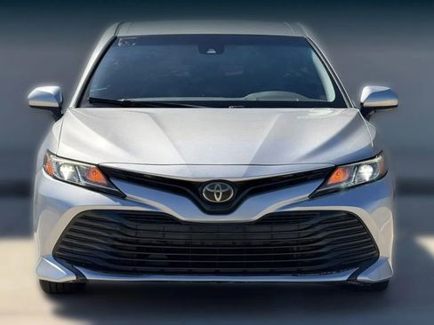 Used 2019 Toyota Camry LE image 2
