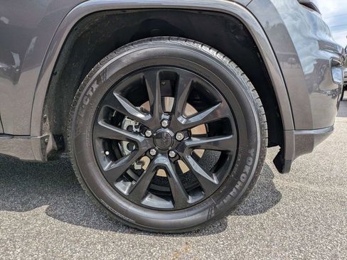 Used 2020 Jeep Grand Cherokee Altitude RWD image 10