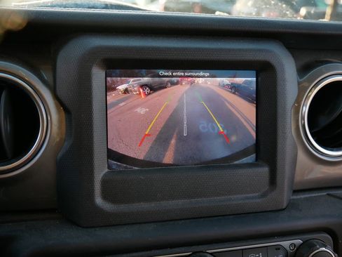 Certified 2019 Jeep Wrangler Unlimited Sahara image 30