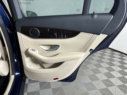 Used 2022 Mercedes-Benz GLC 300 GLC 300 w/ Premium Package Lite image 18