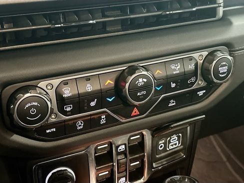 Used 2024 Jeep Wrangler Sahara w/ Technology Group image 17