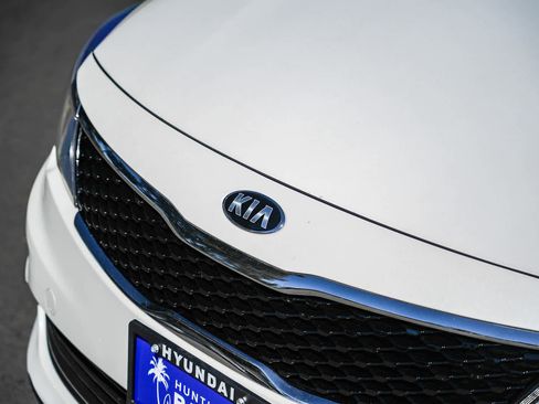 Used 2018 Kia Optima LX FWD image 3