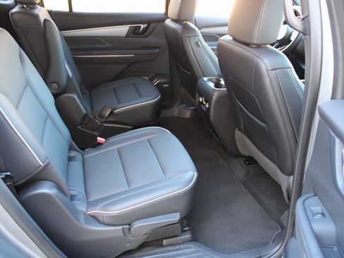 Used 2025 Buick Enclave Preferred image 18