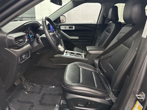 Used 2024 Ford Explorer XLT w/ Equipment Group 202A AWD/4WD image 19