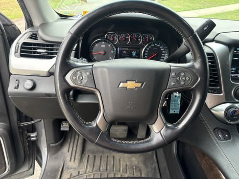 Used 2019 Chevrolet Suburban LT RWD image 21