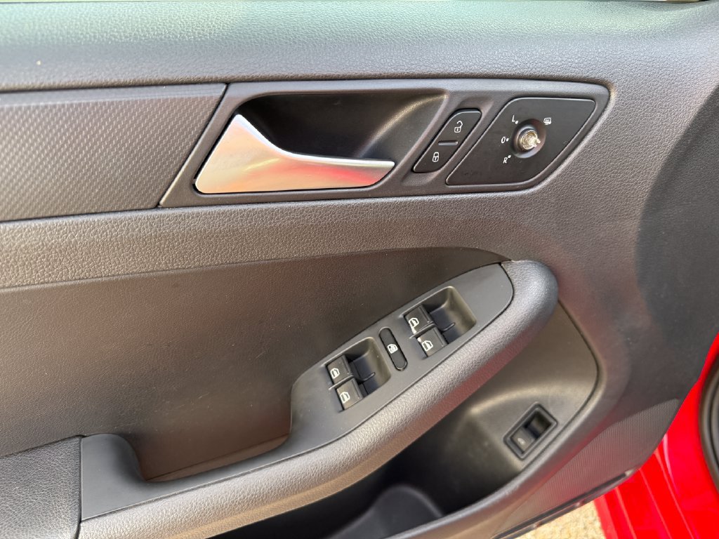Used 2012 Volkswagen Jetta SE FWD image 20