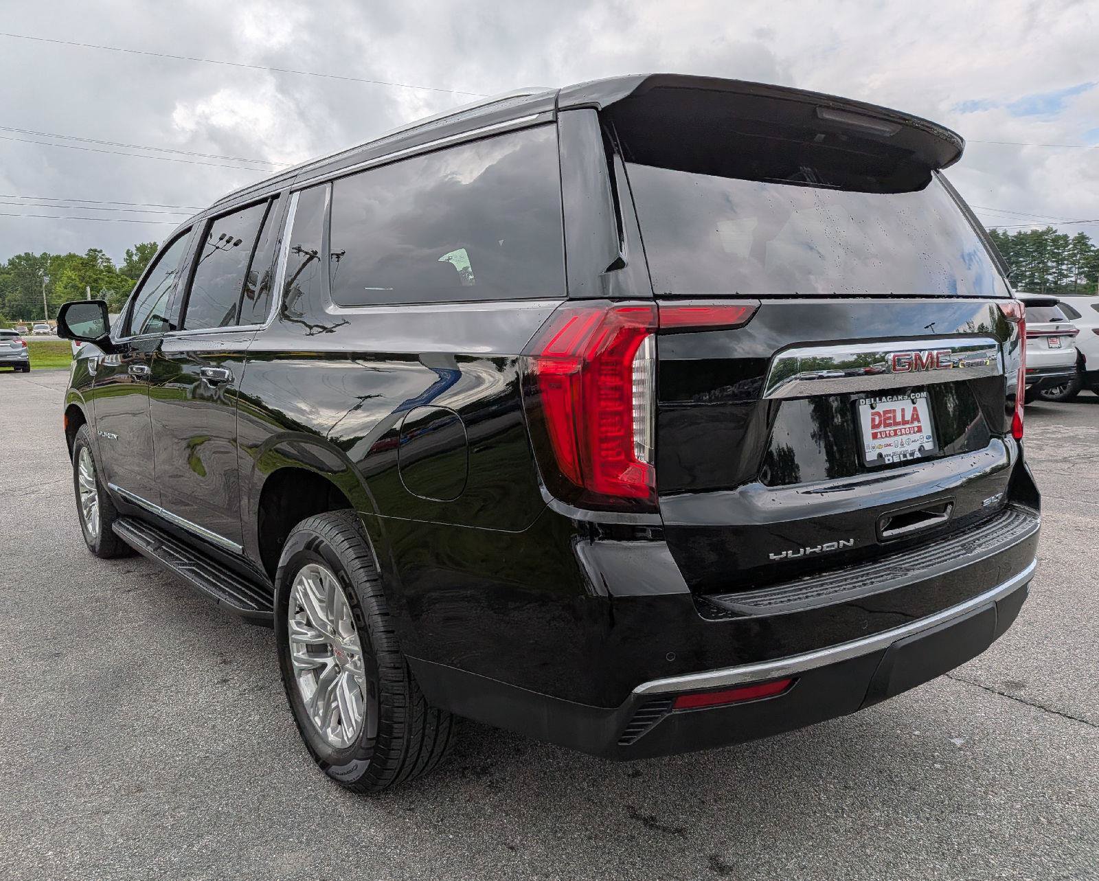 Used 2023 GMC Yukon XL SLT w/ SLT Luxury Package AWD/4WD image 8