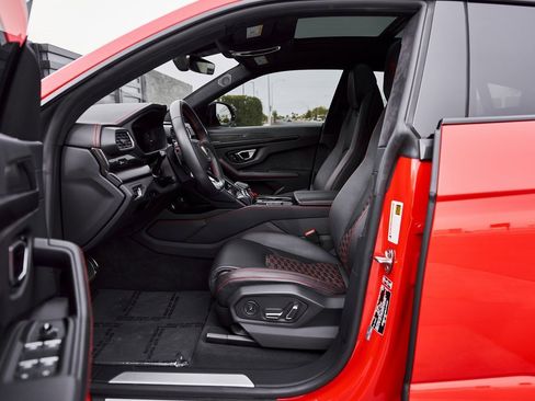 Used 2021 Lamborghini Urus image 32