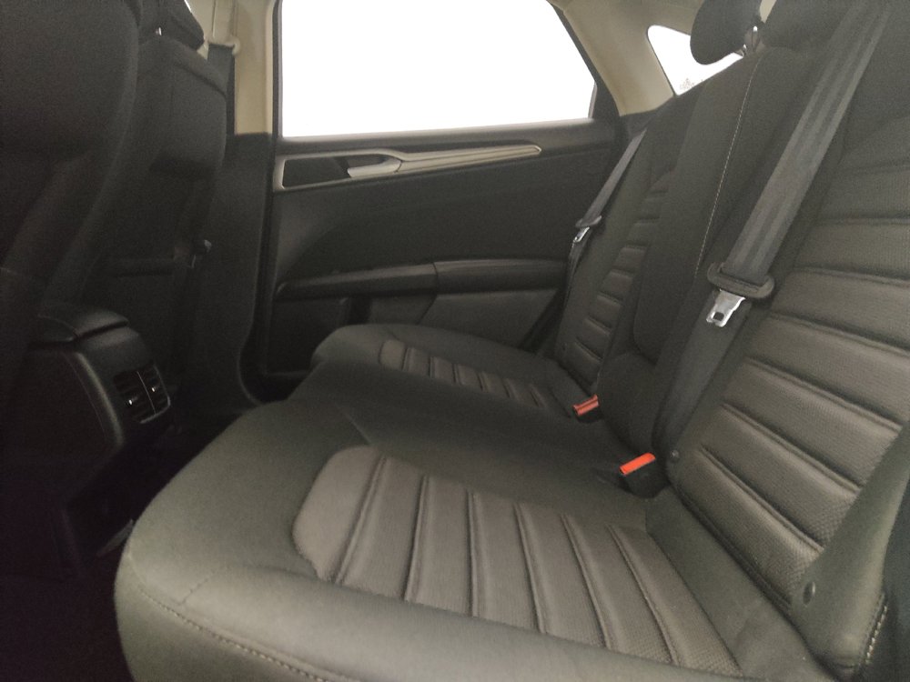 Used 2019 Ford Fusion SE FWD image 18
