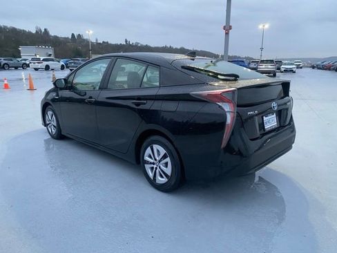 Used 2016 Toyota Prius Four image 6