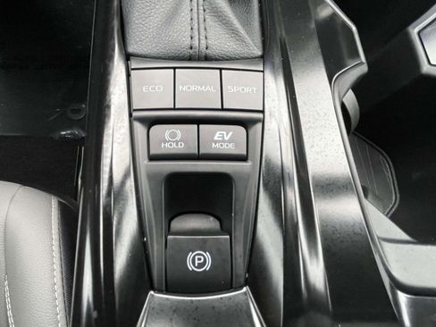 Used 2025 Toyota Camry SE w/ Convenience Package FWD image 33