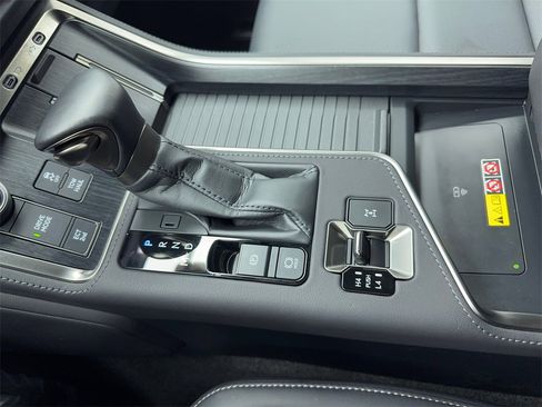 Used 2025 Lexus GX 550 image 31