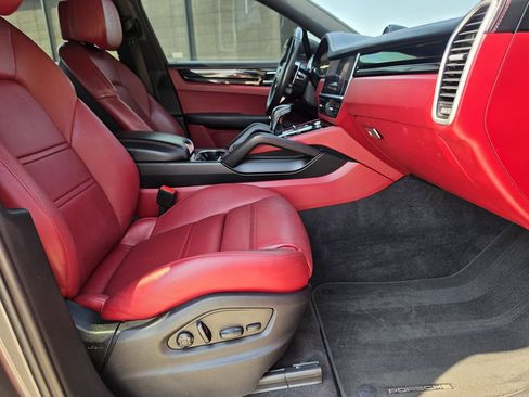 Certified 2023 Porsche Cayenne Coupe AWD/4WD image 34