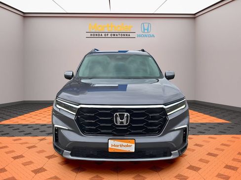 Used 2025 Honda Pilot Touring image 8