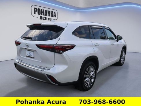 Used 2025 Toyota Highlander Platinum AWD/4WD image 7