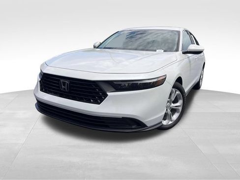 Used 2025 Honda Accord LX image 9
