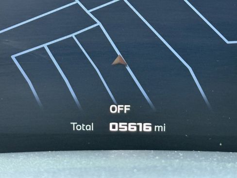 Used 2025 BMW X7 M60i w/ Climate Comfort Package image 23