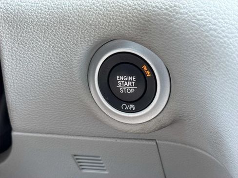 Used 2023 Chrysler Pacifica Touring-L FWD image 20