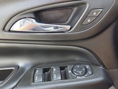 Used 2020 Chevrolet Equinox LT image 13