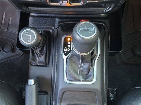 Used 2019 Jeep Wrangler Unlimited Sahara AWD/4WD image 12