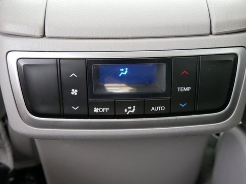 Used 2017 Toyota Highlander XLE AWD/4WD image 11