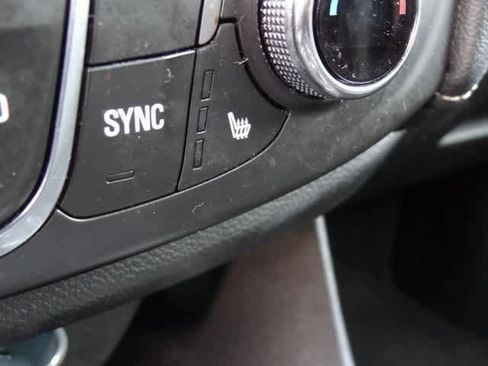 Used 2023 Chevrolet Traverse LT image 14