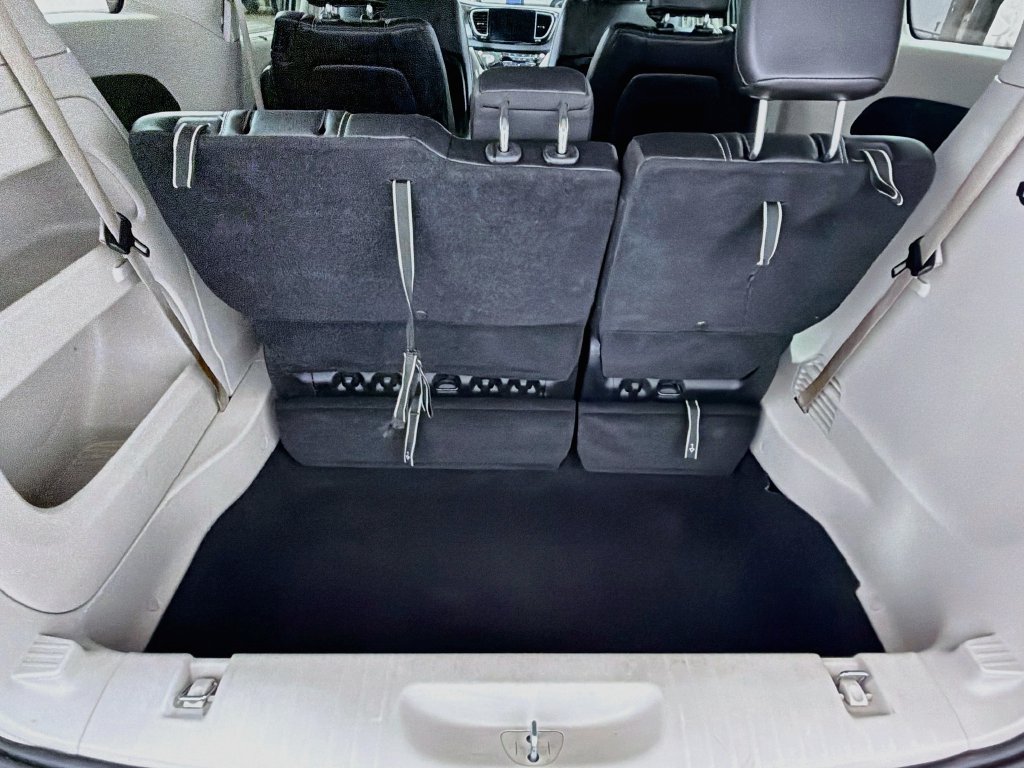 Used 2024 Chrysler Pacifica Touring-L FWD image 27
