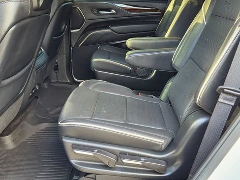 Used 2023 Cadillac Escalade Premium Luxury AWD/4WD image 13