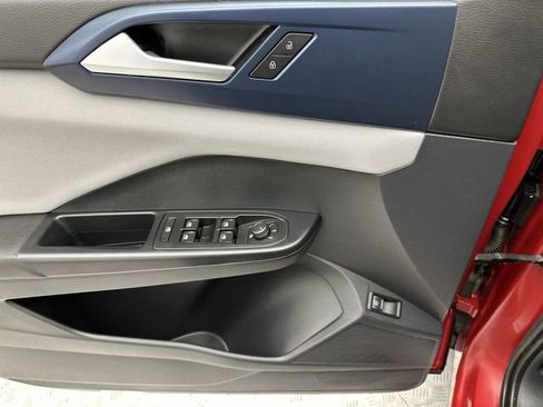 Used 2023 Volkswagen Taos SE w/ Panoramic Sunroof Package image 13