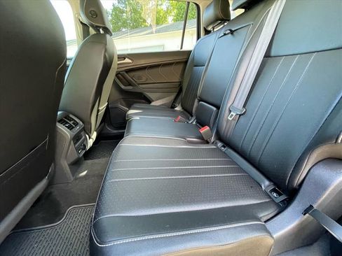 Used 2023 Volkswagen Tiguan SE w/ Panoramic Sunroof Package FWD image 4