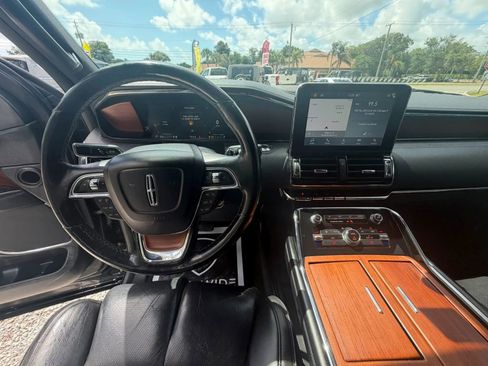 Used 2018 Lincoln Navigator Select RWD image 16