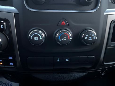 Used 2018 RAM 1500 Classic SLT image 30