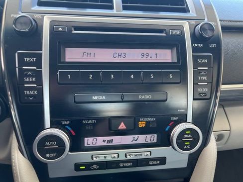 Used 2012 Toyota Camry LE FWD image 12
