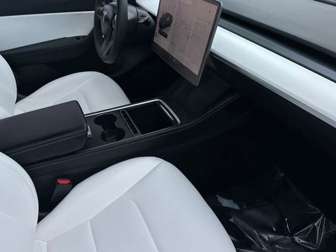 Used 2022 Tesla Model Y Performance image 18