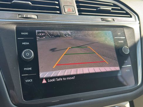 Certified 2022 Volkswagen Tiguan SE image 18