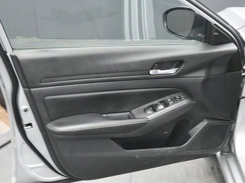 Used 2024 Nissan Altima 2.5 SV FWD image 13