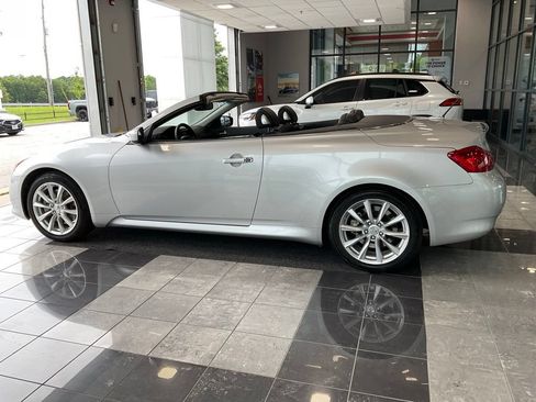 Used 2011 INFINITI G37 Convertible w/ Premium Pkg RWD image 4