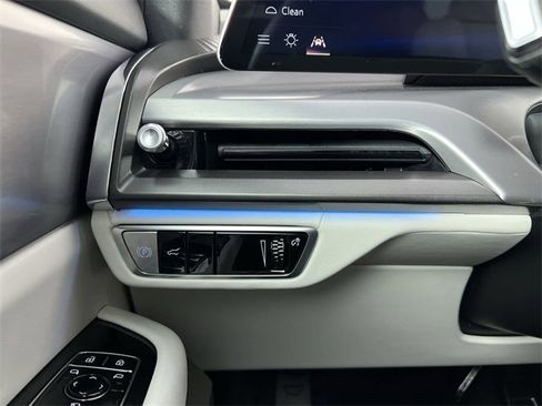 Used 2026 Cadillac Vistiq Sport image 18