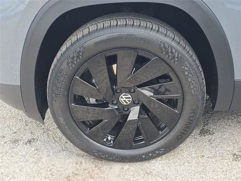 New 2026 Volkswagen Atlas SE image 9