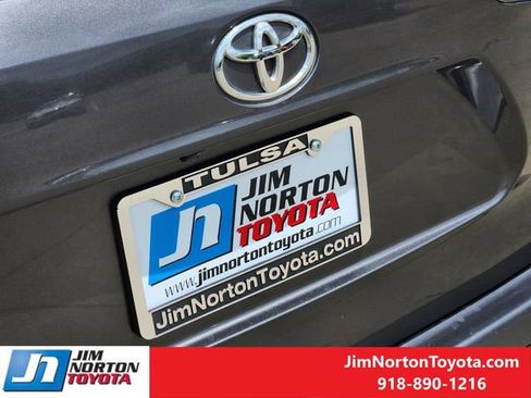 Used 2022 Toyota Highlander XLE image 11