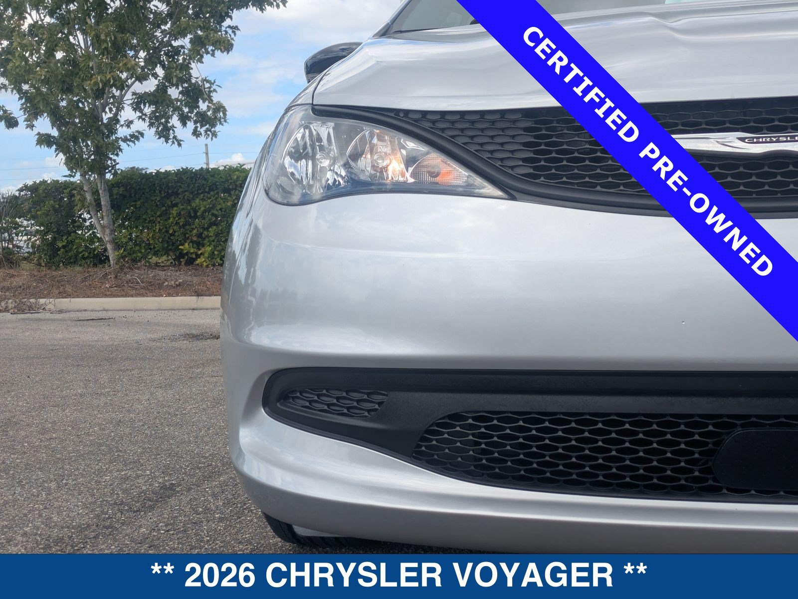 Used 2026 Chrysler Voyager LX FWD image 10