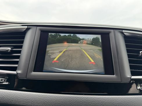 Used 2020 Chrysler Voyager L FWD image 27