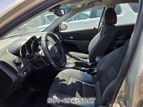 Used 2015 Chevrolet Cruze LT FWD image 2