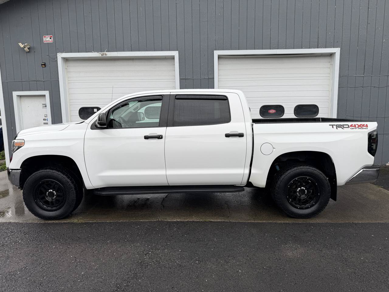 Used 2018 Toyota Tundra SR5 w/ TRD Off Road Package AWD/4WD image 7