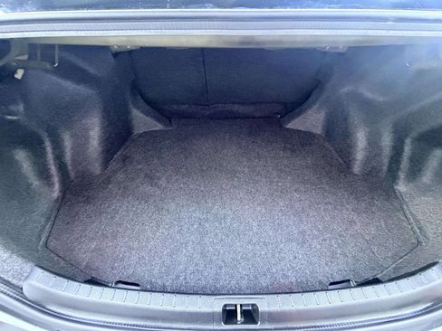 Used 2018 Toyota Corolla SE w/ SE Premium Package FWD image 5