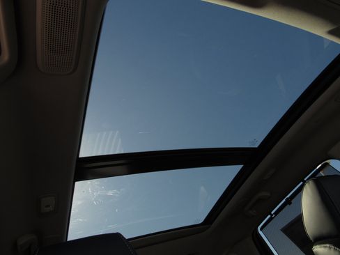 Certified 2025 Acura MDX SH-AWD w/ Technology Package image 8