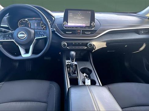 Used 2025 Nissan Altima 2.5 SV image 18