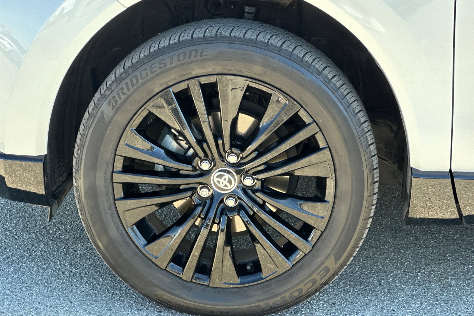 Used 2024 Toyota Venza Nightshade AWD/4WD image 33
