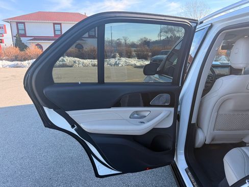 Used 2020 Mercedes-Benz GLE 350 4MATIC w/ Premium Package image 19