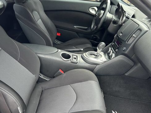 Used 2018 Nissan 370Z Coupe RWD image 13